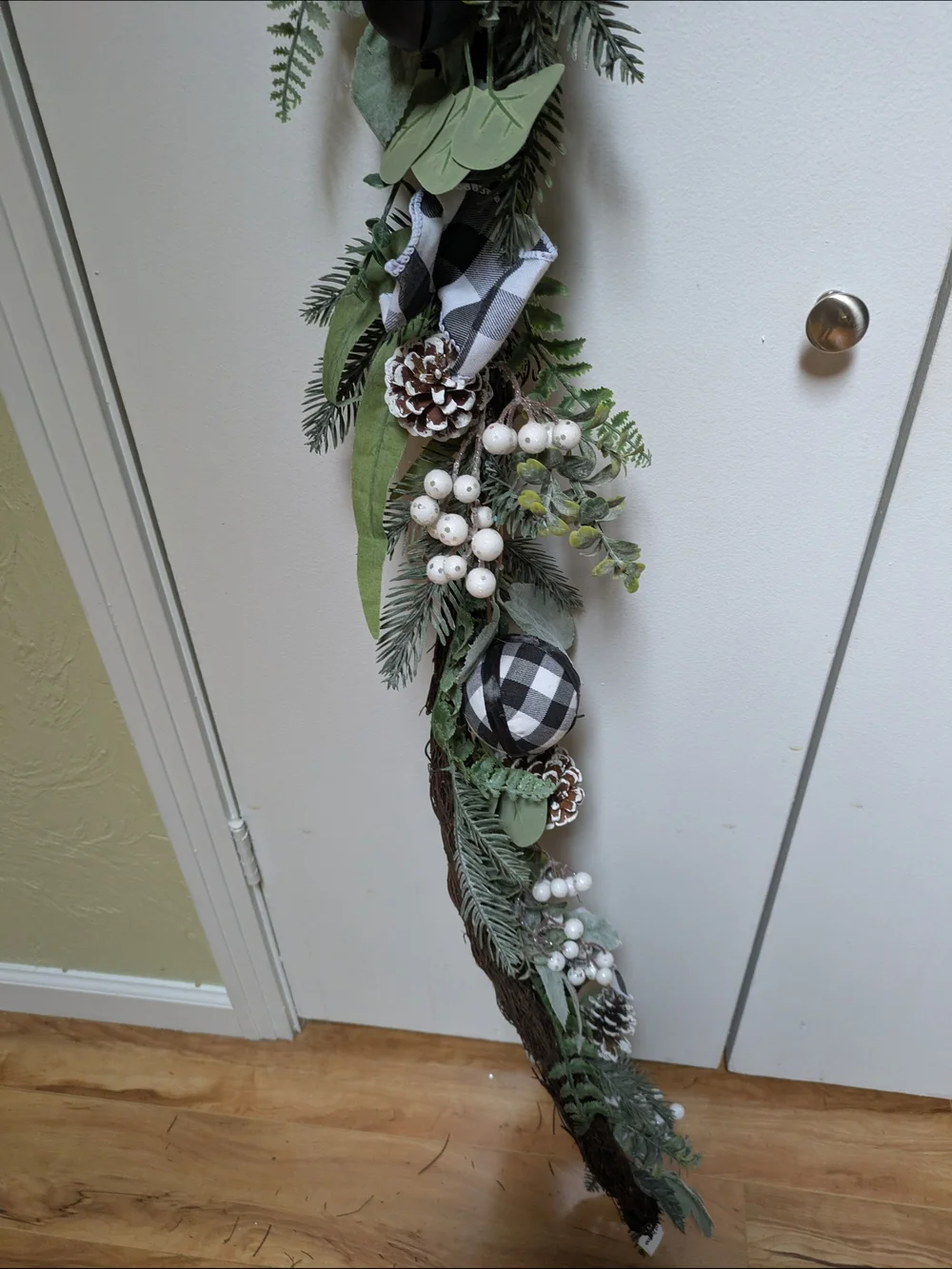 NWT Rustic Black & White Buffalo Check Holiday Grapevine Garland- At home